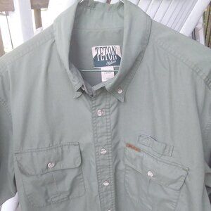 Teton by Woolrich Mens size L button down short sleeve camp shirt olive green